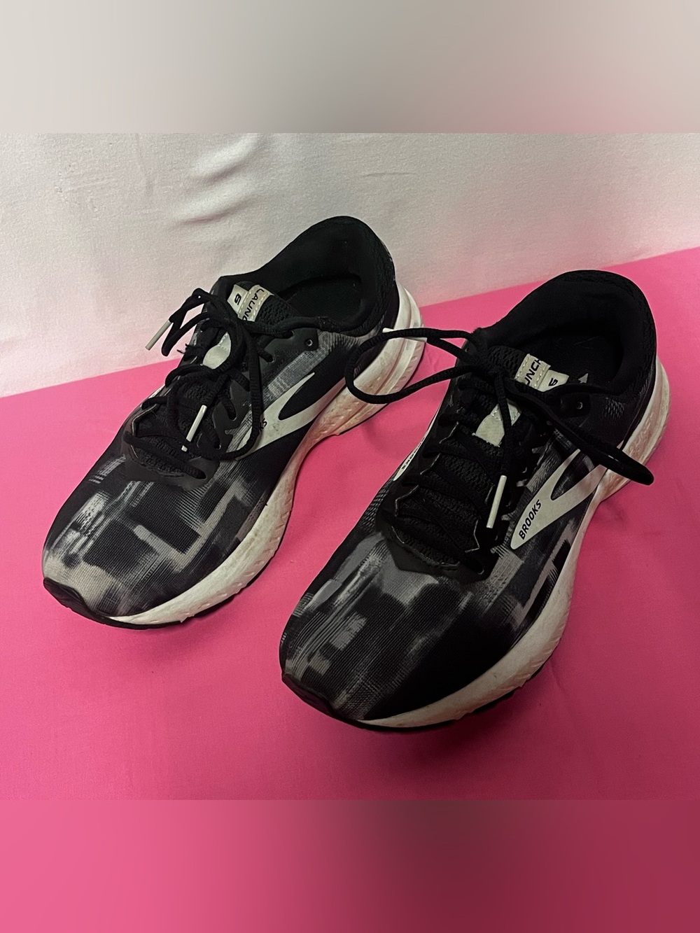 Brooks Launch 6 Womens Size 8.5 Black White Running Shoes Neutral Gym Girl - Picture 11 of 12